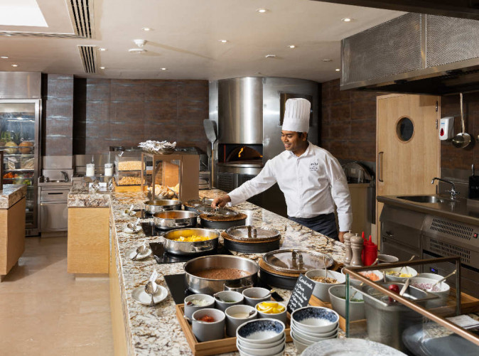 0032_Jumeirah Muscat Bay - Peridot - Buffet Oman_Schoene Aussichten Tourisik